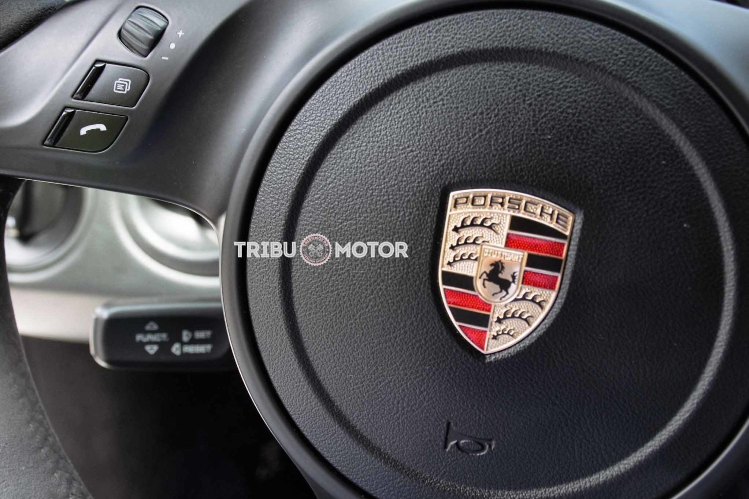 porsche 911 ecuador gts logotipo en volante